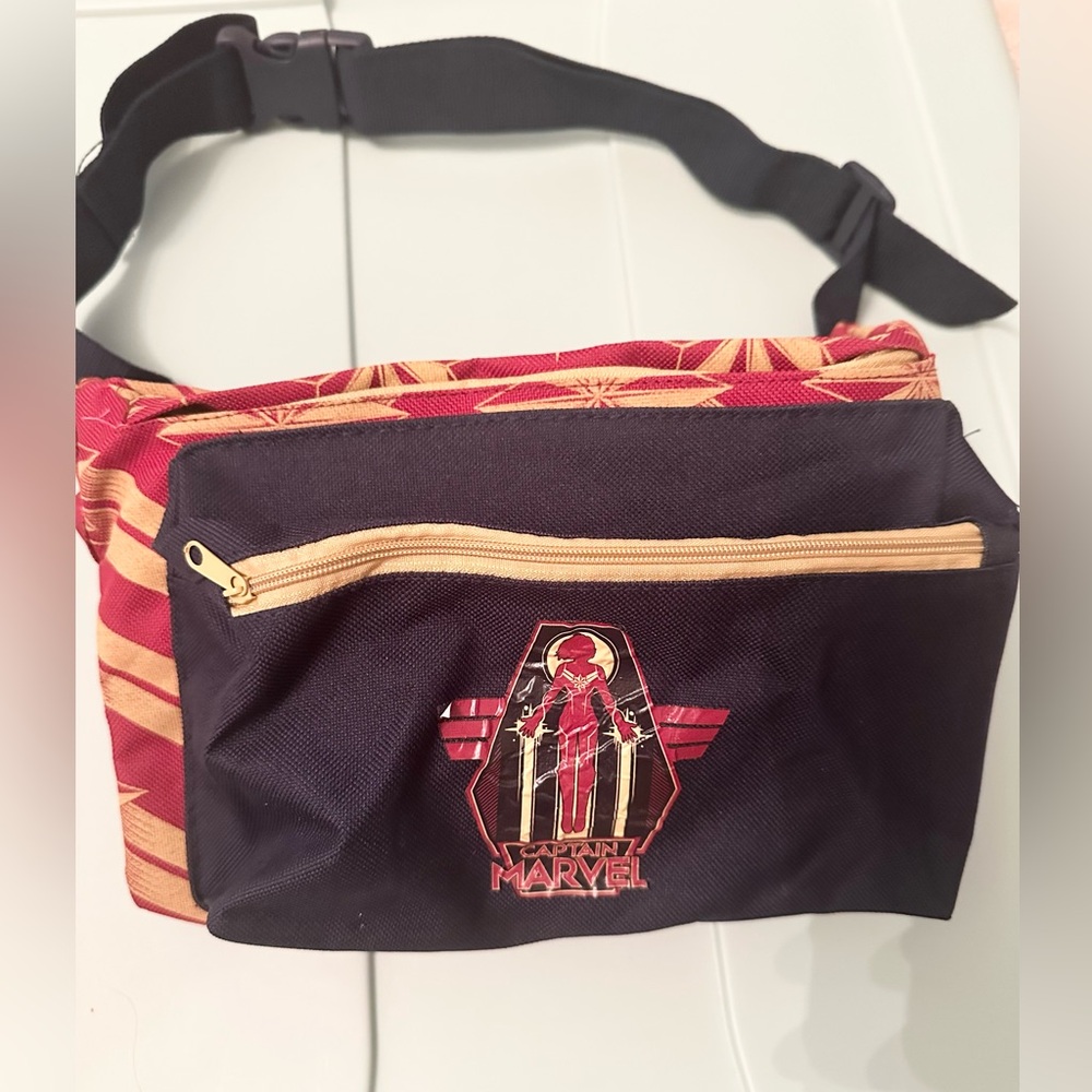 !! DO NOT BUY !!

Marvel captain marvel fanny pack